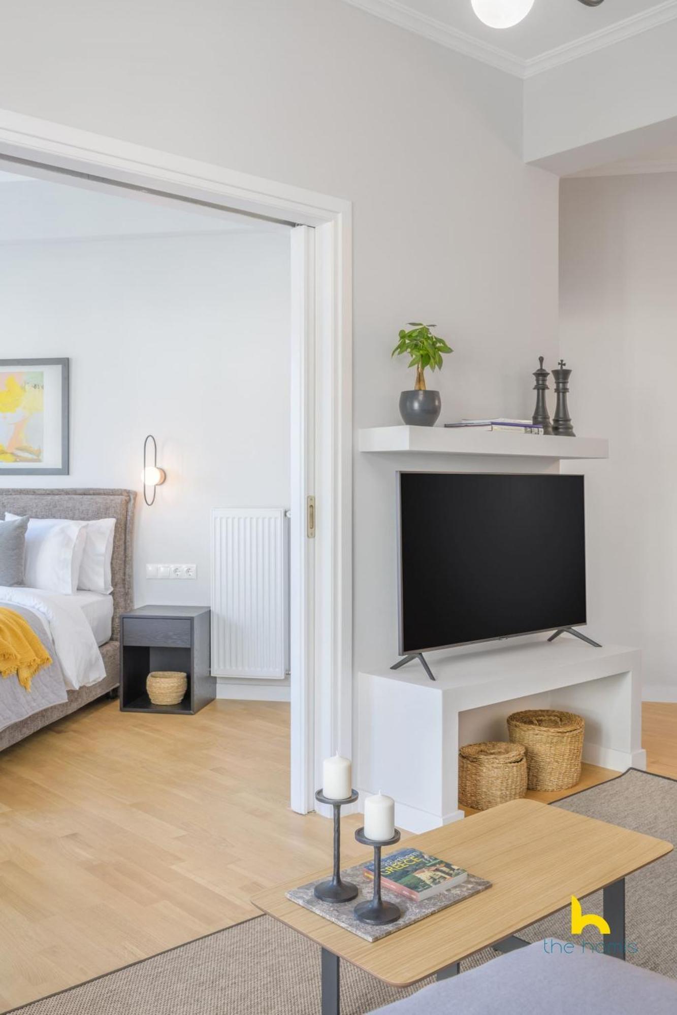 Sun-Splashed 2-Bdr Corner Apartment With Hillside Views! Athena Bagian luar foto