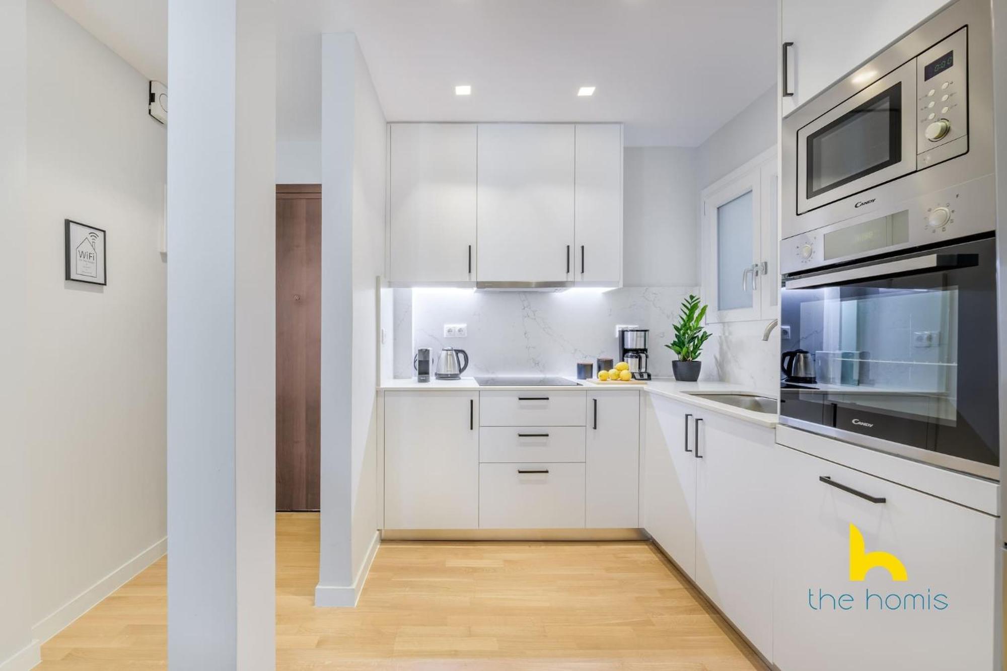 Sun-Splashed 2-Bdr Corner Apartment With Hillside Views! Athena Bagian luar foto
