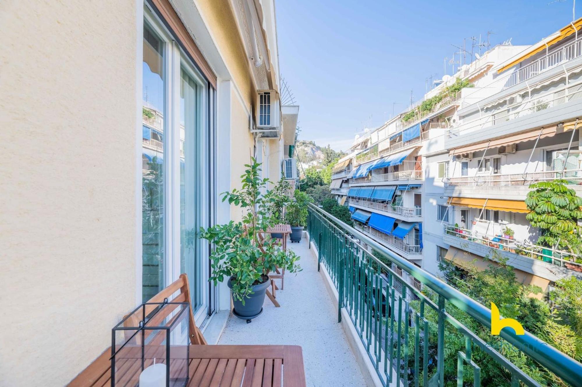 Sun-Splashed 2-Bdr Corner Apartment With Hillside Views! Athena Bagian luar foto